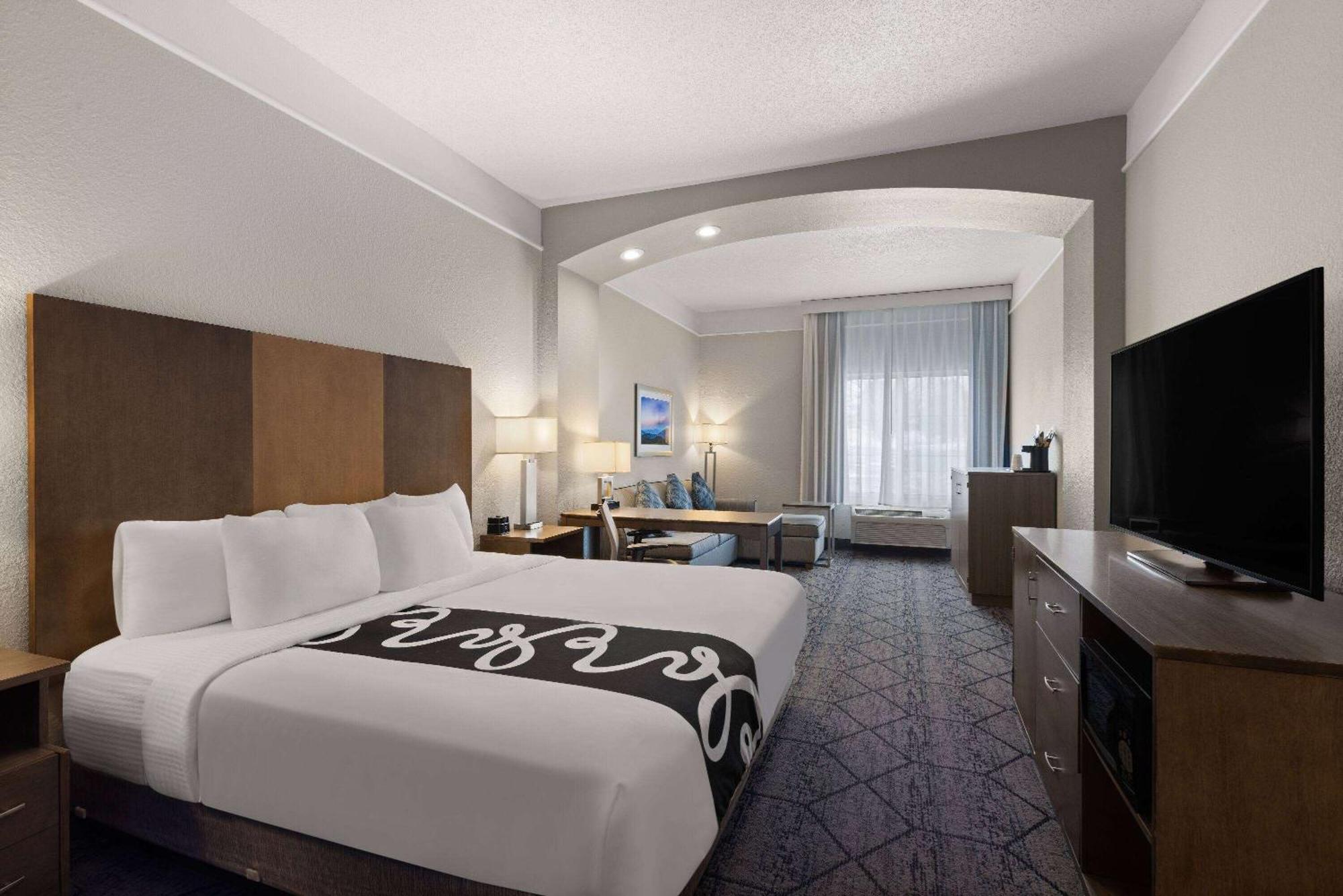 Executive King Room,790265175:JPEG