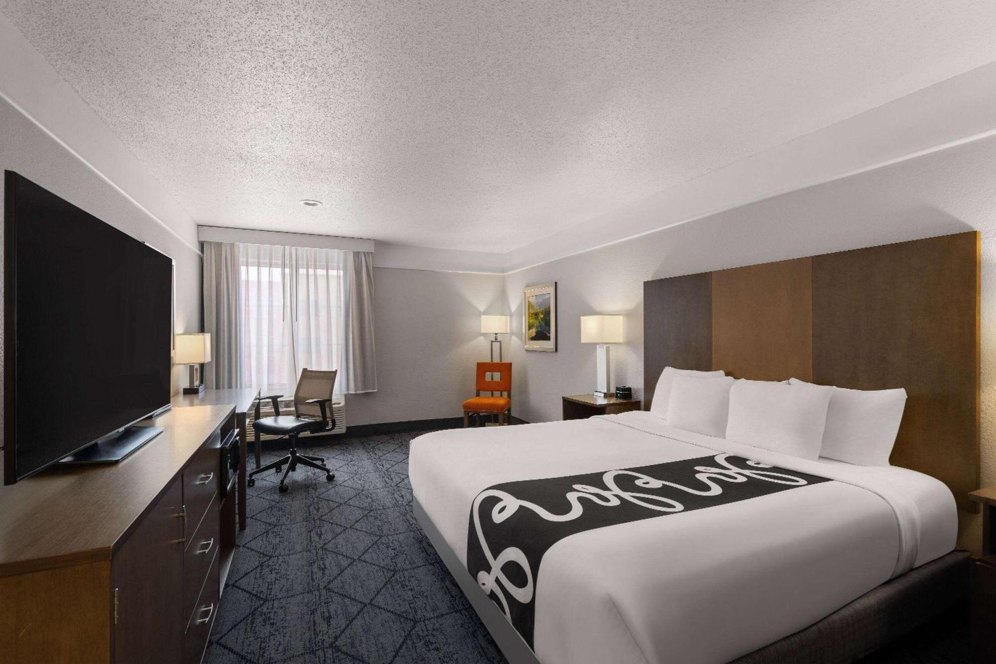 Deluxe King Room,790265175:JPEG