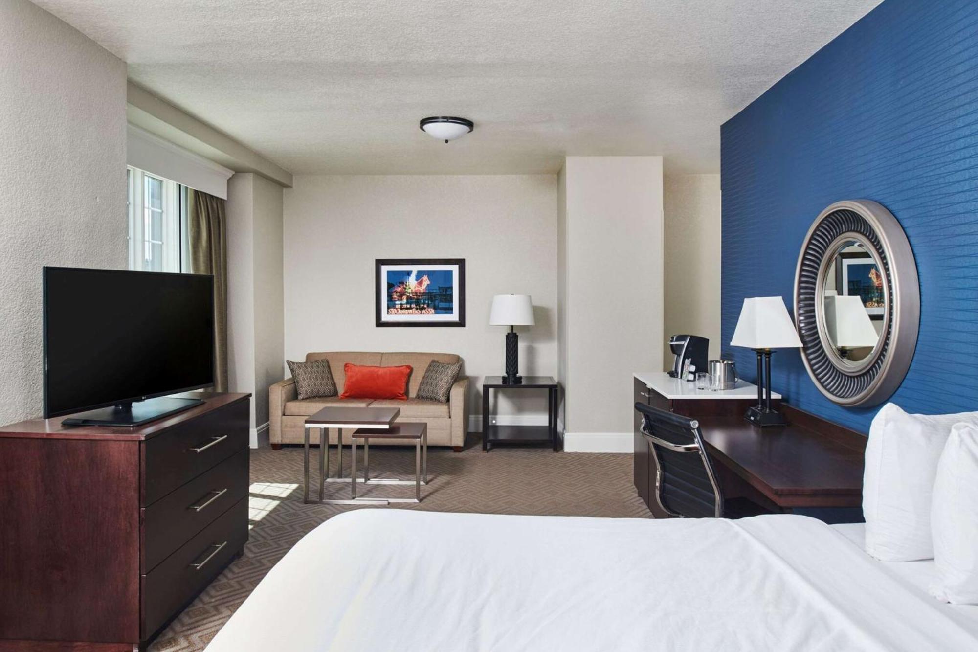 King Junior Suite,1551426058:JPEG