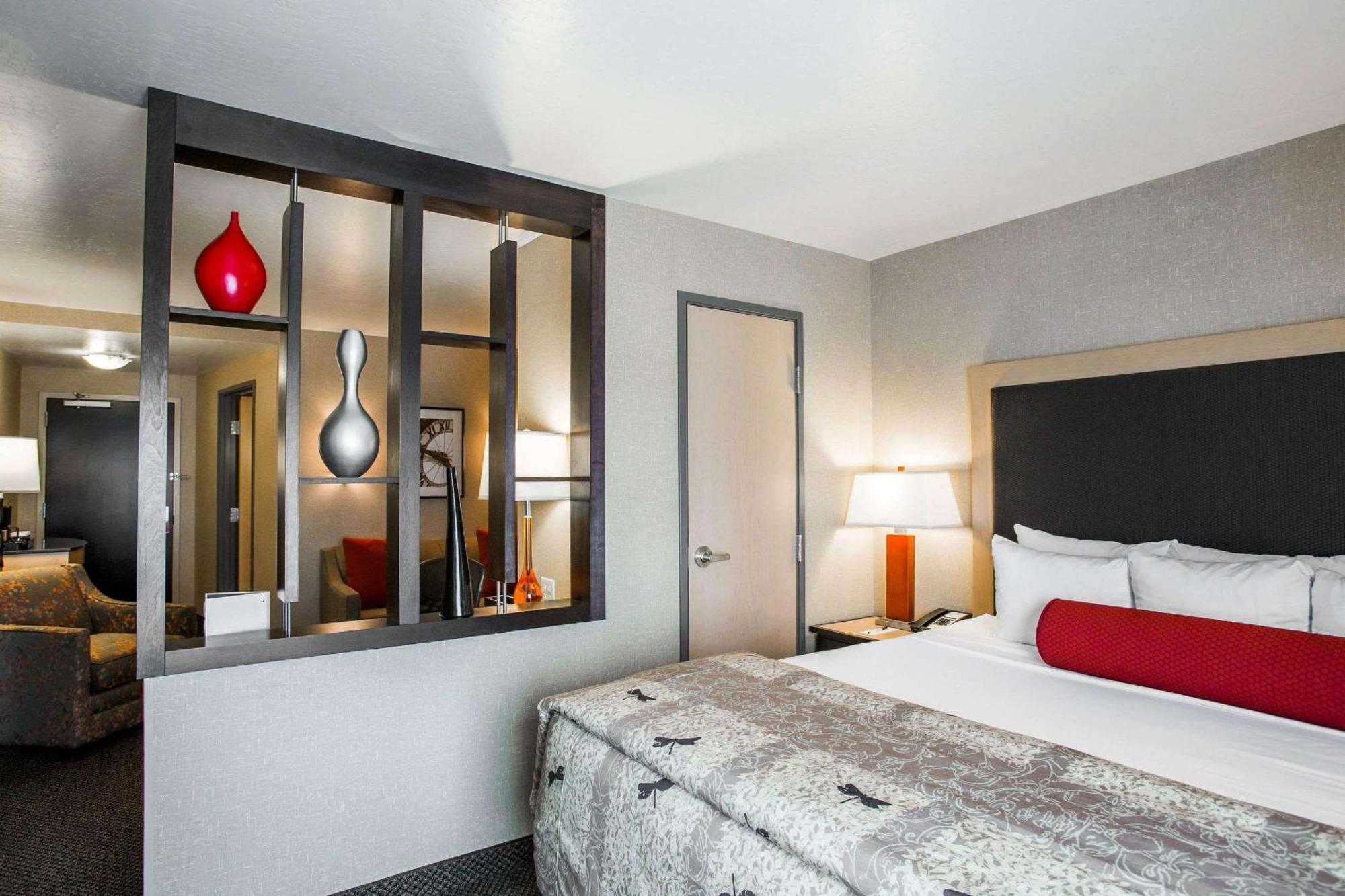 King Suite with Sofa Bed - Non Smoking,1275907237:JPEG